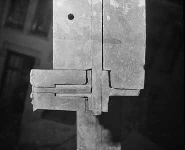 857209 Detail van de ijzeren trapconstructie in het kantoor van de Levensverzekeringsmaatschappij De Utrecht (Leidseweg ...